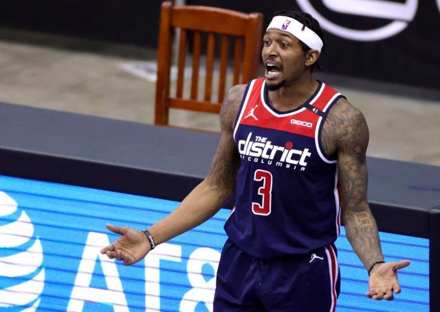 足球比赛中 足球比赛中